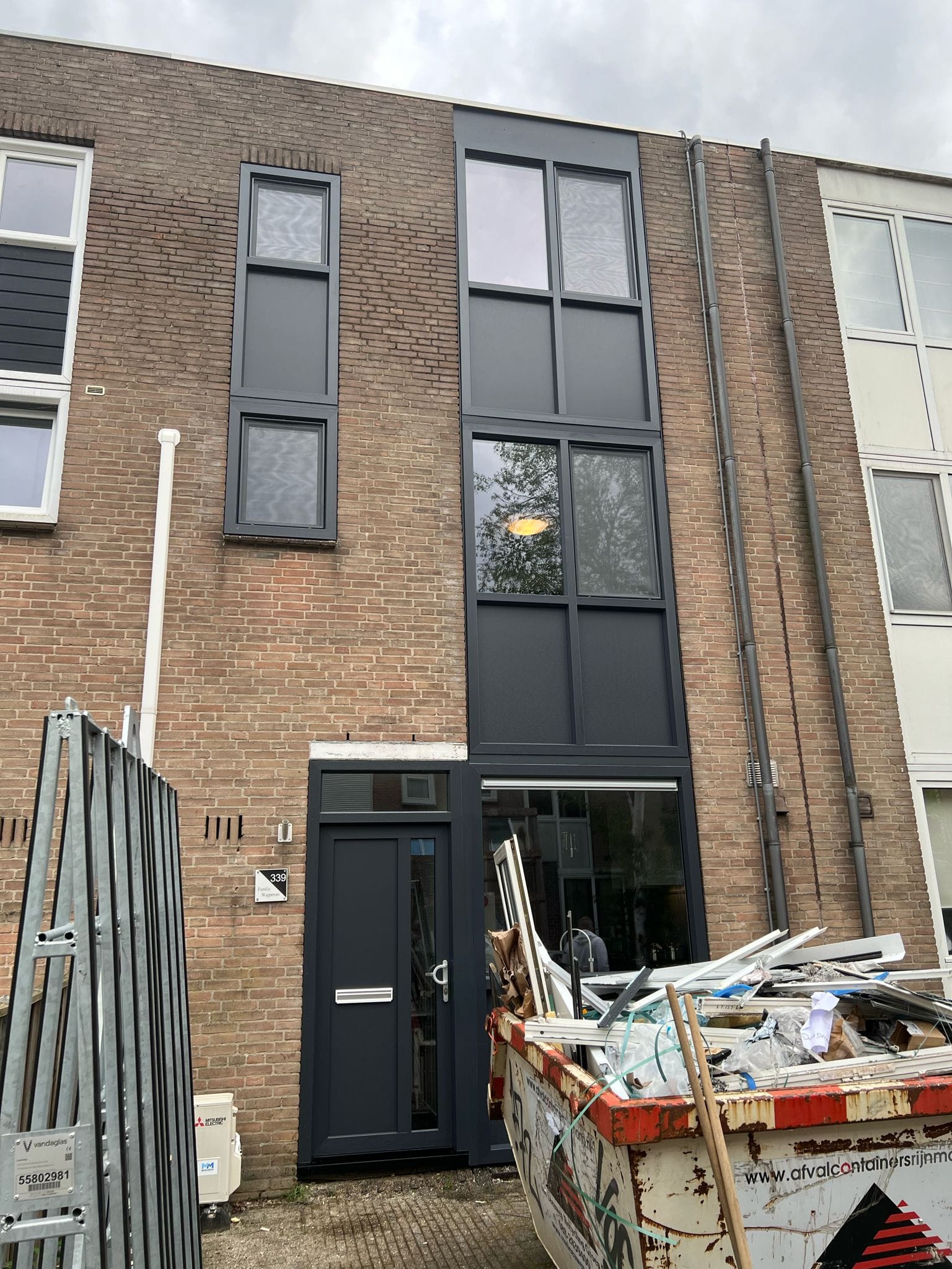 Kunststof kozijnen en deuren klaar voor productie en montage